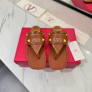 STUDDED LEATHER SLIPPER