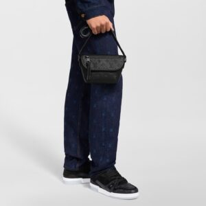 UNISEX BLACK PULSE MESSENGER