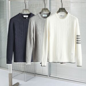 HALF STRIPE SLEEVE PULLOVER