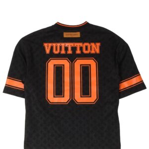 SPORTY V NECK T-SHIRT