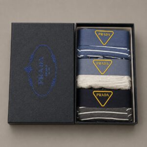 ICONIC TRIANGLE SET